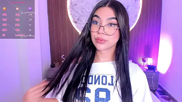 Snapshot of RoseCassie chatting on July 12, 1:24 pm RoseCassie online show from July 12, 1:24 pm