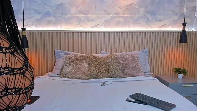 AinaraJimenez online show from October 2, 9:00 pm