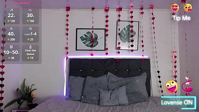 mia collens online show from March 12, 6:29 am