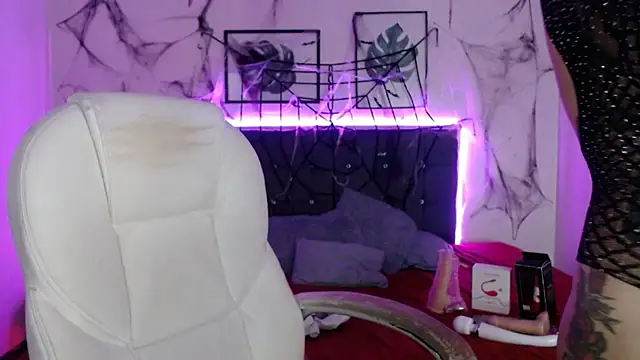 mia collens online show from October 21, 1:06 am