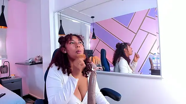 lauraltt online show from January 2, 4:02 pm