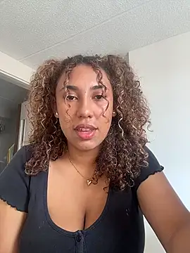 lauraltt online show from February 7, 8:23 pm