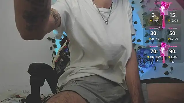 Snapshot of skinny_dann chatting on September 27, 2:16 am skinny dann online show from September 27, 2:16 am
