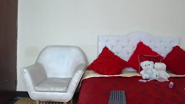 Mariana 16  online show from January 7, 11:56 pm