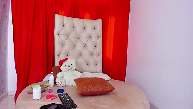 Mariana 16  online show from November 26, 8:43 pm