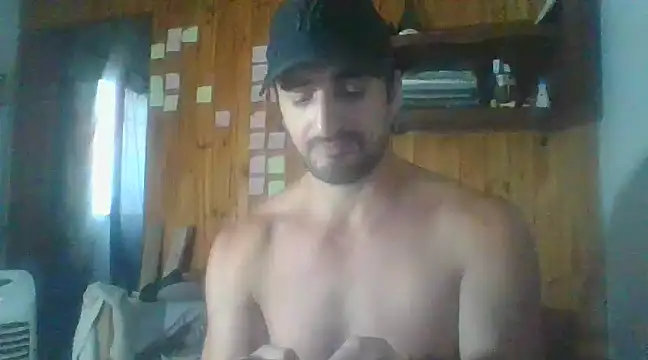 Snapshot of italianbighorse22 chatting on January 1, 8:26 pm italianbighorse22 online show from January 1, 8:26 pm