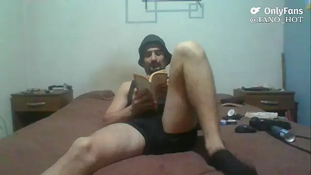 italianbighorse22 online show from November 11, 5:07 am