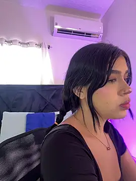 Lily Woodz online show from June 13, 7:12 pm