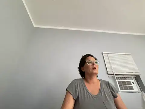 Snapshot of skarfos1babe69 chatting on March 26, 3:45 am skarfos1babe69 online show from March 26, 3:45 am