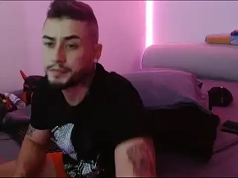 Snapshot of miia-liiam chatting on January 11, 6:56 am miia-liiam online show from January 11, 6:56 am