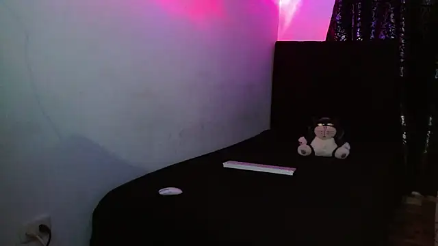 Snapshot of miia-liiam chatting on November 23, 6:57 am miia-liiam online show from November 23, 6:57 am