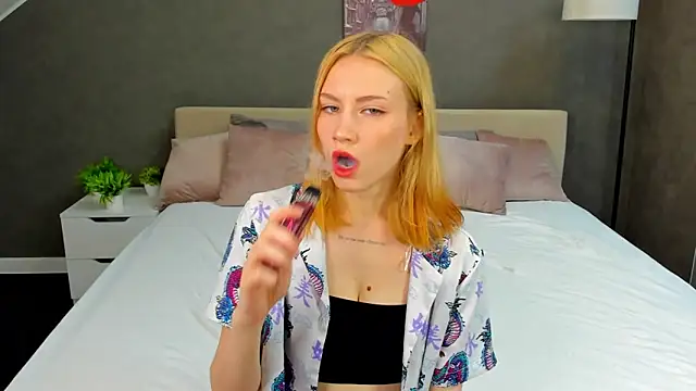 Snapshot of Mollly_Rouge chatting on March 21, 12:29 am Mollly Rouge online show from March 21, 12:29 am