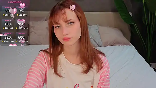 Snapshot of Mollly_Rouge chatting on October 8, 1:14 am Mollly Rouge online show from October 8, 1:14 am