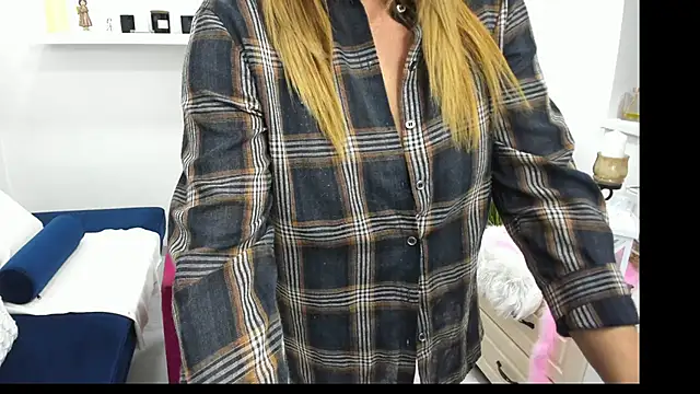 Snapshot of Aileen_Stone chatting on December 18, 2:17 pm Aileen Stone online show from December 18, 2:17 pm