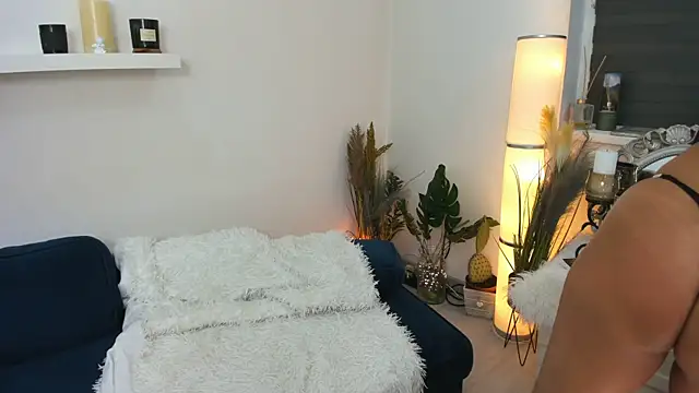 Snapshot of Aileen_Stone chatting on January 1, 4:50 pm Aileen Stone online show from January 1, 4:50 pm