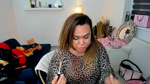 Snapshot of Aileen_Stone chatting on February 16, 3:38 pm Aileen Stone online show from February 16, 3:38 pm