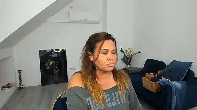 Snapshot of Aileen_Stone chatting on September 17, 2:19 pm Aileen Stone online show from September 17, 2:19 pm