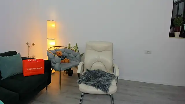 Snapshot of Aileen_Stone chatting on October 30, 3:46 pm Aileen Stone online show from October 30, 3:46 pm