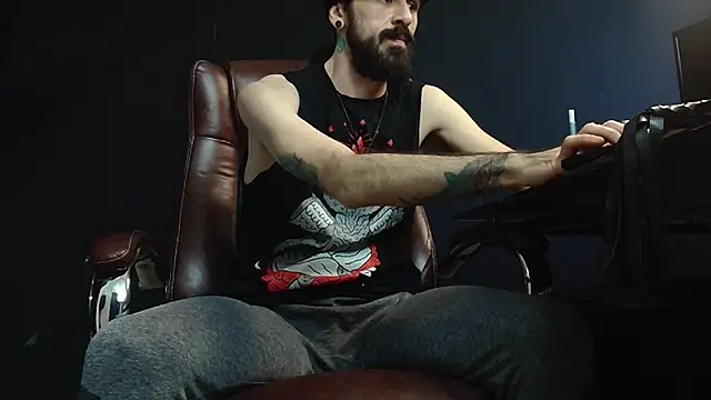 Snapshot of AxelColton chatting on January 13, 12:24 pm AxelColton online show from January 13, 12:24 pm