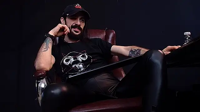 Snapshot of AxelColton chatting on January 20, 9:35 am AxelColton online show from January 20, 9:35 am