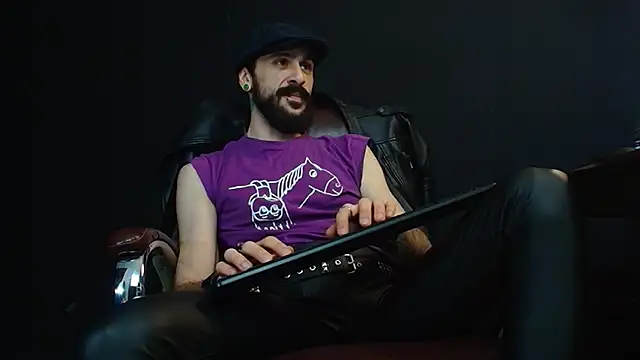 Snapshot of AxelColton chatting on January 23, 6:39 am AxelColton online show from January 23, 6:39 am