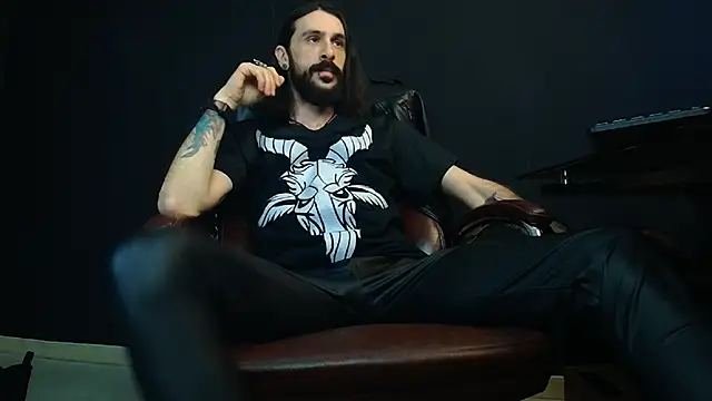 Snapshot of AxelColton chatting on January 24, 11:15 am AxelColton online show from January 24, 11:15 am