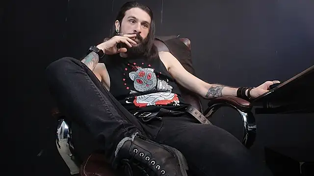 Snapshot of AxelColton chatting on February 13, 9:30 am AxelColton online show from February 13, 9:30 am