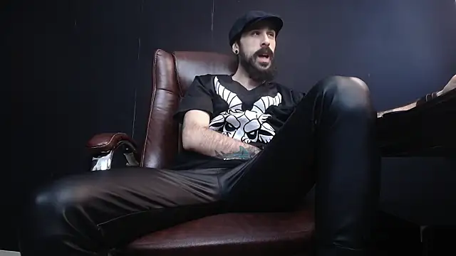 Snapshot of AxelColton chatting on February 16, 9:48 am AxelColton online show from February 16, 9:48 am