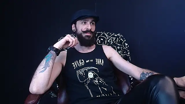 Snapshot of AxelColton chatting on March 13, 9:32 am AxelColton online show from March 13, 9:32 am