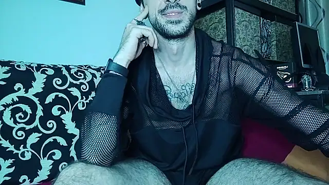 Snapshot of AxelColton chatting on September 14, 7:40 am AxelColton online show from September 14, 7:40 am