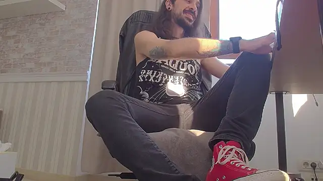 Snapshot of AxelColton chatting on October 19, 10:27 am AxelColton online show from October 19, 10:27 am
