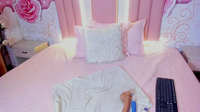 Snapshot of Lily_Martinez chatting on January 10, 11:39 pm Lily Martinez online show from January 10, 11:39 pm