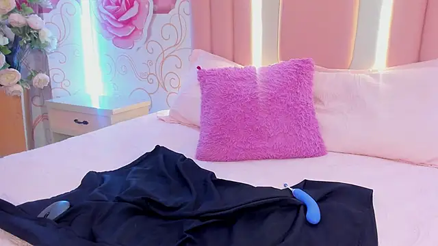 Snapshot of Lily_Martinez chatting on February 6, 2:00 am Lily Martinez online show from February 6, 2:00 am