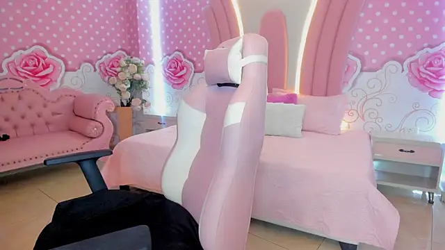 Snapshot of Lily_Martinez chatting on February 8, 10:07 am Lily Martinez online show from February 8, 10:07 am