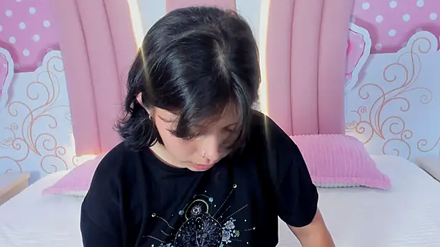 Snapshot of Lily_Martinez chatting on March 22, 5:28 am Lily Martinez online show from March 22, 5:28 am