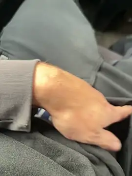 Snapshot of BobMeinster chatting on December 3, 12:14 pm BobMeinster online show from December 3, 12:14 pm