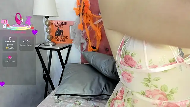 Snapshot of Samantha_Good chatting on October 7, 12:35 pm Samantha Good online show from October 7, 12:35 pm