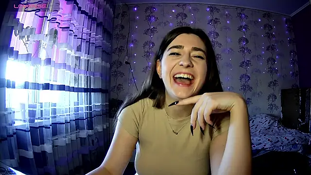 Snapshot of Sofiy_a chatting on March 7, 10:23 am Sofiy a online show from March 7, 10:23 am