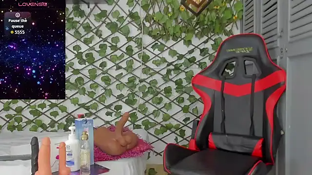 dani-lue online show from November 15, 1:07 pm