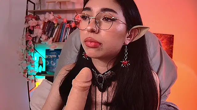 Snapshot of Sweet_Nyx chatting on May 16, 11:36 pm Sweet Nyx online show from May 16, 11:36 pm