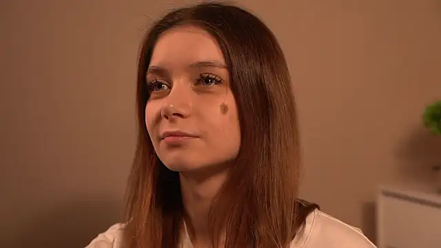 Snapshot of Hi_my_name_is chatting on March 28, 3:55 pm Hi my name is online show from March 28, 3:55 pm