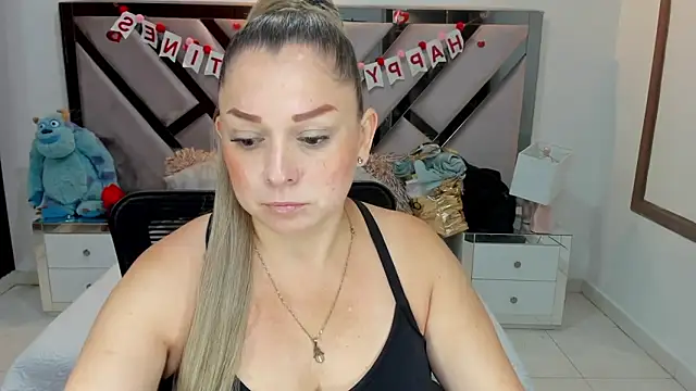 Snapshot of natalia5560 chatting on September 24, 1:03 pm natalia5560 online show from September 24, 1:03 pm