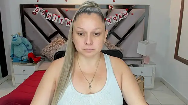 Snapshot of natalia5560 chatting on September 28, 1:49 pm natalia5560 online show from September 28, 1:49 pm