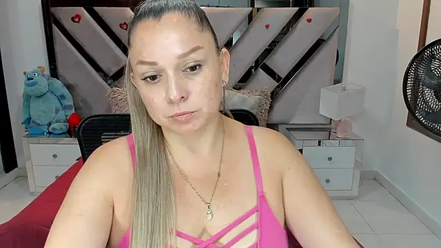 Snapshot of natalia5560 chatting on October 8, 12:58 pm natalia5560 online show from October 8, 12:58 pm