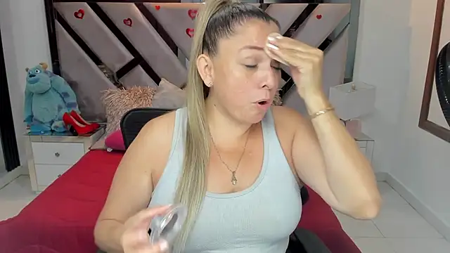 Snapshot of natalia5560 chatting on October 14, 1:12 pm natalia5560 online show from October 14, 1:12 pm