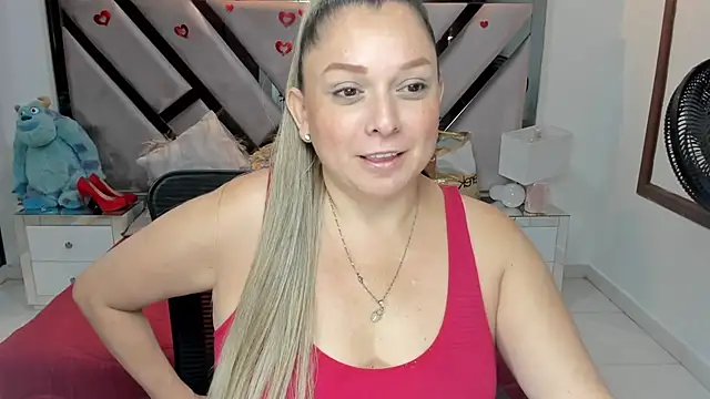 Snapshot of natalia5560 chatting on October 15, 1:00 pm natalia5560 online show from October 15, 1:00 pm