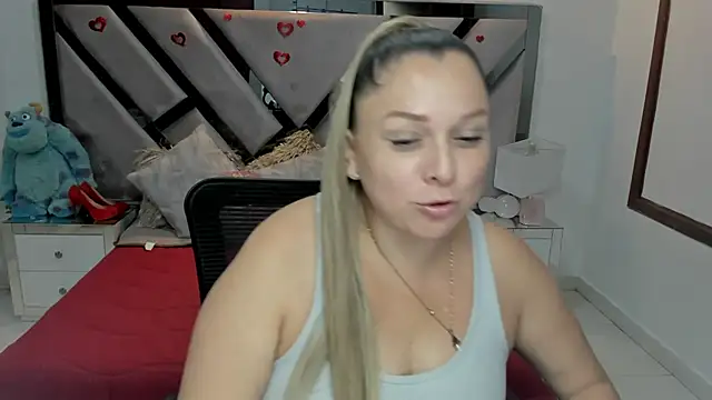 Snapshot of natalia5560 chatting on October 16, 1:12 pm natalia5560 online show from October 16, 1:12 pm