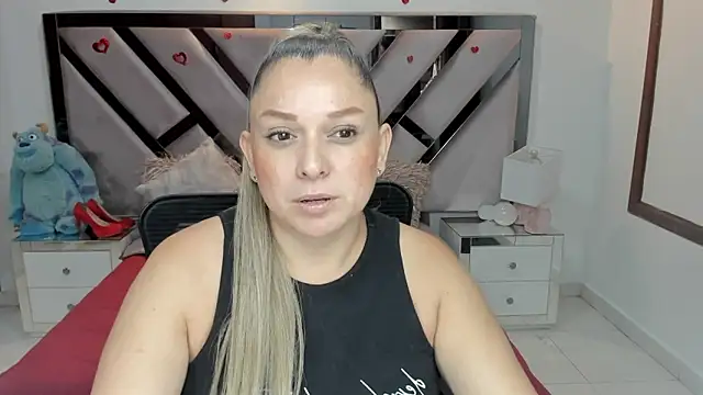 Snapshot of natalia5560 chatting on October 18, 2:07 pm natalia5560 online show from October 18, 2:07 pm