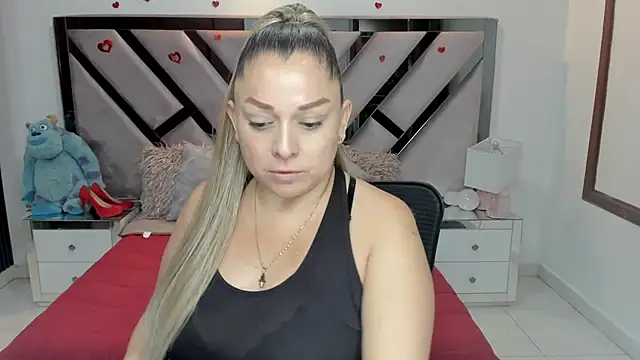 Snapshot of natalia5560 chatting on October 20, 1:00 pm natalia5560 online show from October 20, 1:00 pm