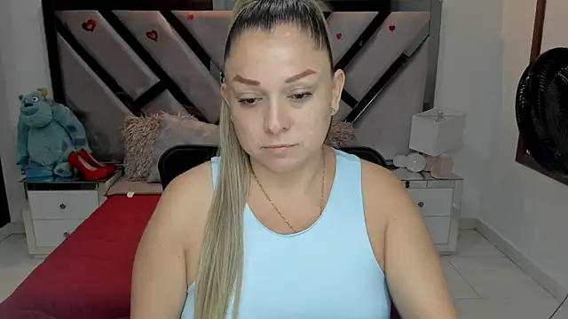 Snapshot of natalia5560 chatting on October 21, 12:39 pm natalia5560 online show from October 21, 12:39 pm